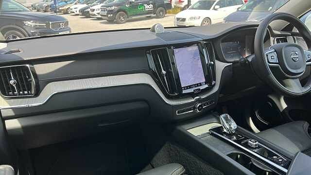 Volvo XC60 Pro B4 White #3