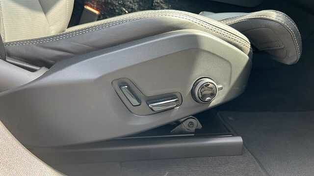 Volvo XC60 2L Inscription Expression White #41