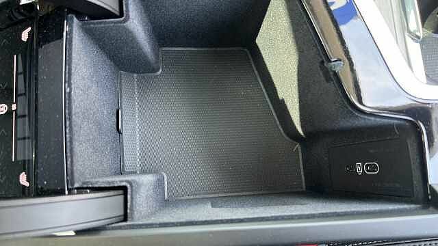 Volvo XC60 2L Inscription Expression White #33