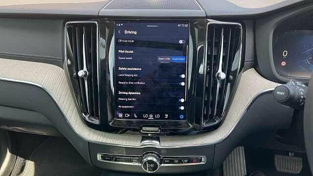 Volvo XC60 2L Inscription Expression White #30