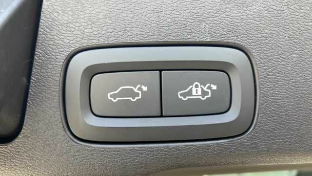Volvo XC60 2L Inscription Expression White #40
