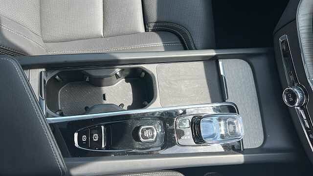Volvo XC60 2L Inscription Expression White #32