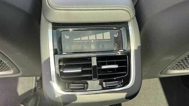 Volvo XC60 2L Inscription Expression White #17