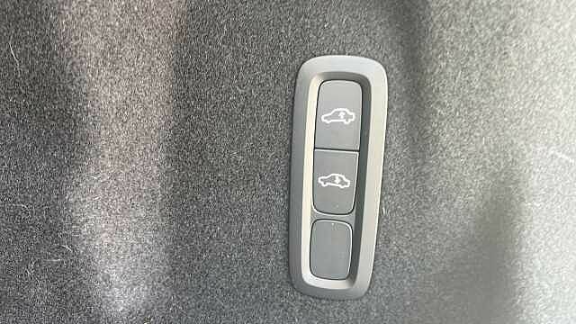 Volvo XC60 2L Inscription Expression White #39