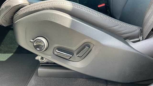 Volvo XC60 2L Inscription Expression White #22