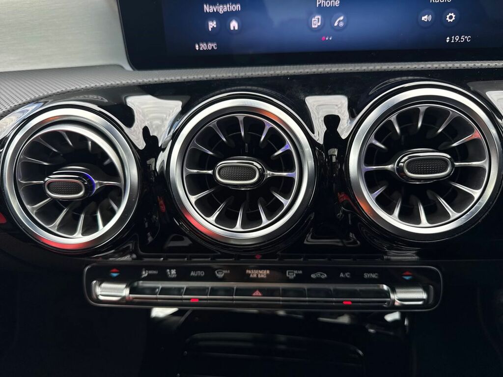 Mercedes-Benz CLA Class Cla 180 Amg Line Premium Plus White #38