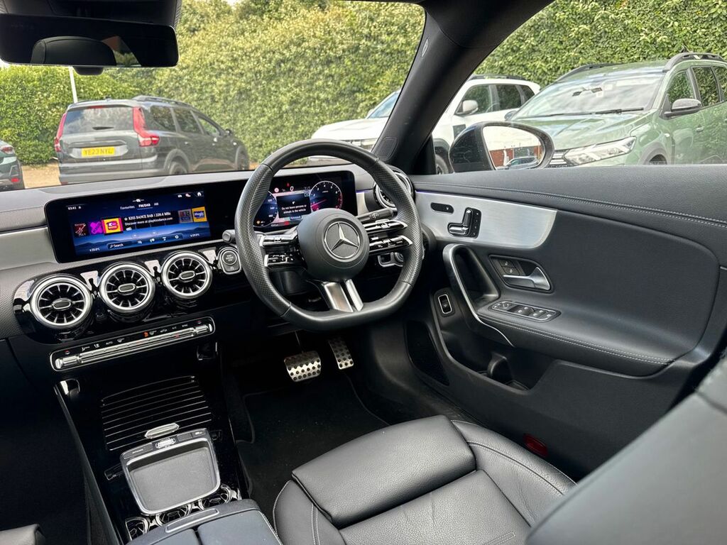 Mercedes-Benz CLA Class Cla 180 Amg Line Premium Plus White #31