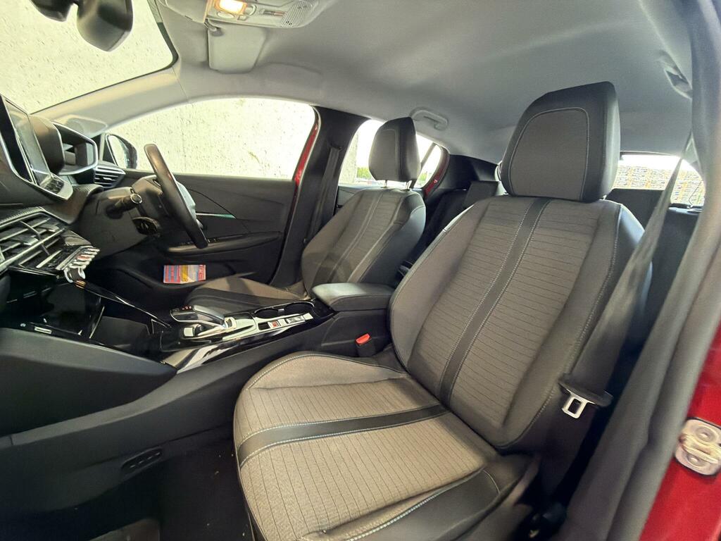 Peugeot e-208 50Kwh Allure Red #4