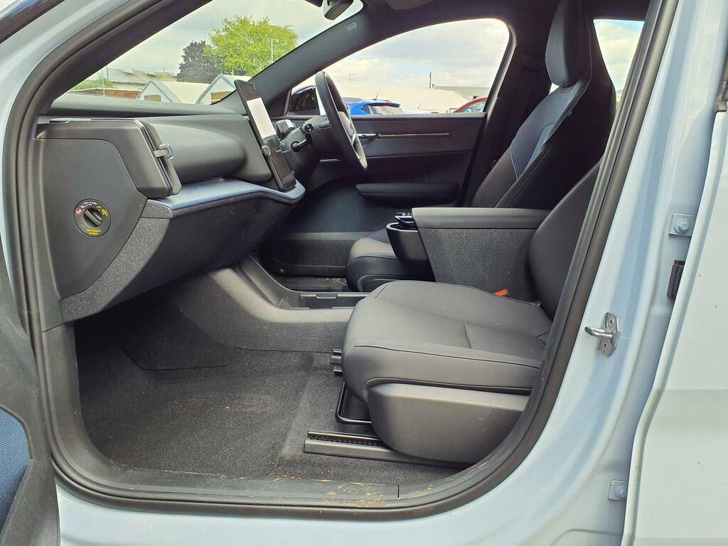 Volvo EX30 Twin Performance 69Kwh Plus Awd  #5