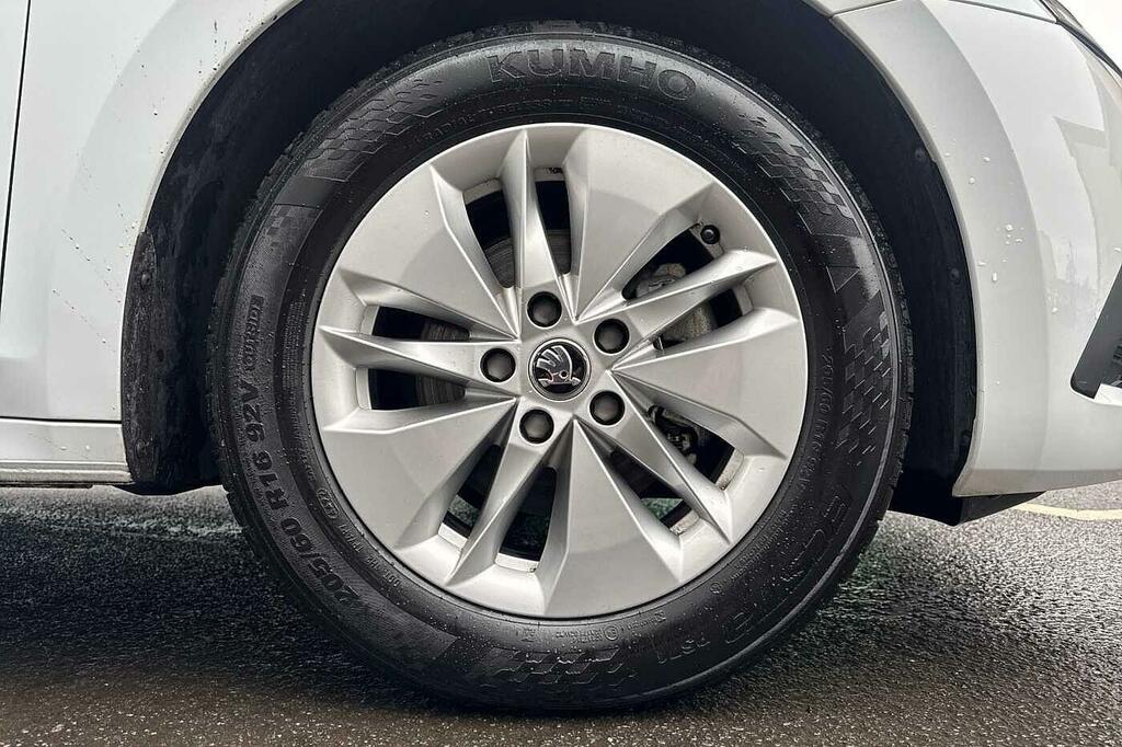 Skoda Octavia Octavia 2.0 Tdi Se Technology 2323 Koda White #5