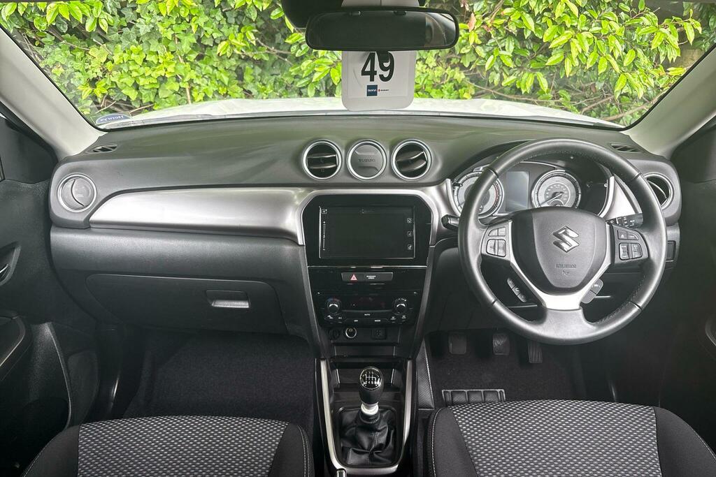 Suzuki Vitara 1.4 Boosterjet 48V Hybrid Go White #11