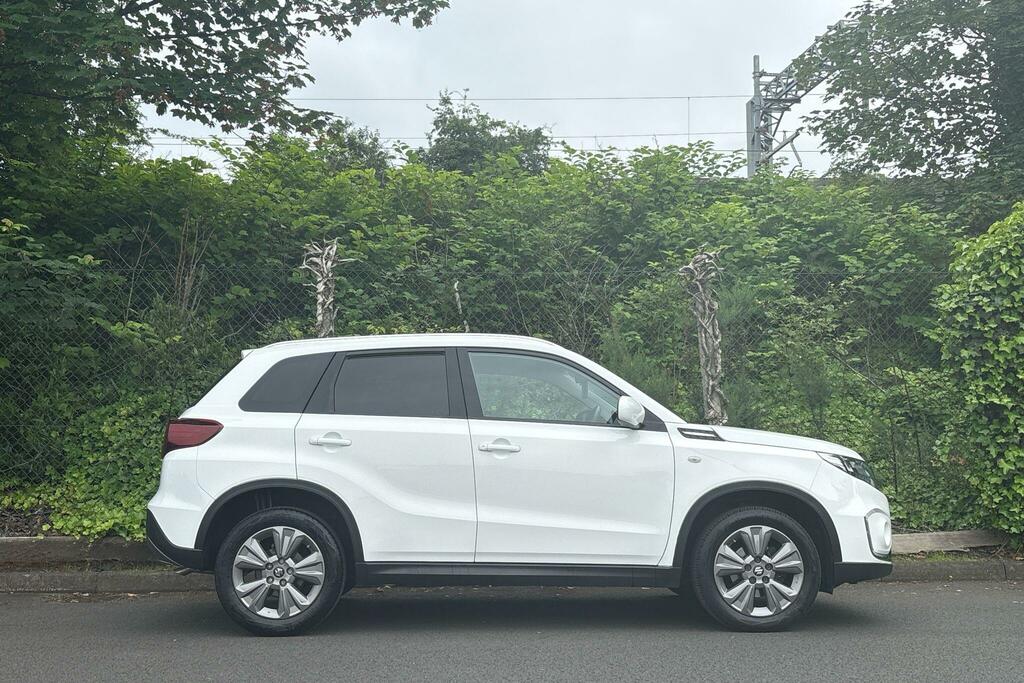 Suzuki Vitara 1.4 Boosterjet 48V Hybrid Go White #9