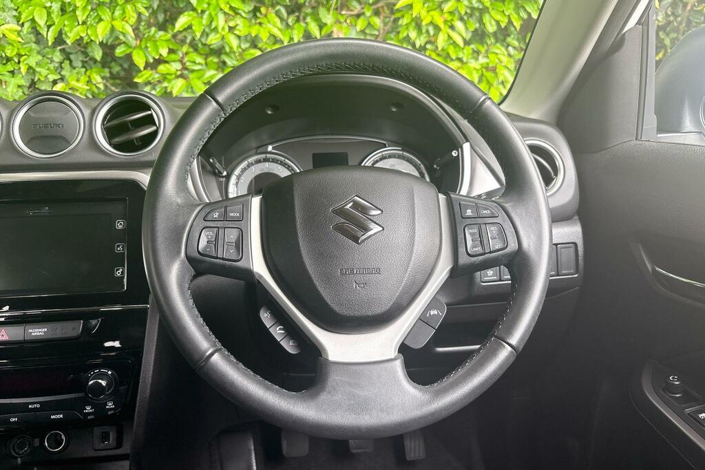 Suzuki Vitara 1.4 Boosterjet 48V Hybrid Go White #12
