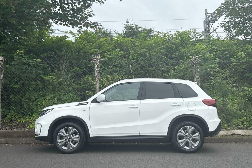 Suzuki Vitara 1.4 Boosterjet 48V Hybrid Go White #13