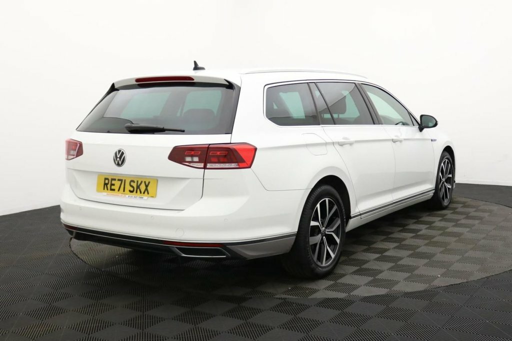 Volkswagen Passat 1.4L Gte White #4