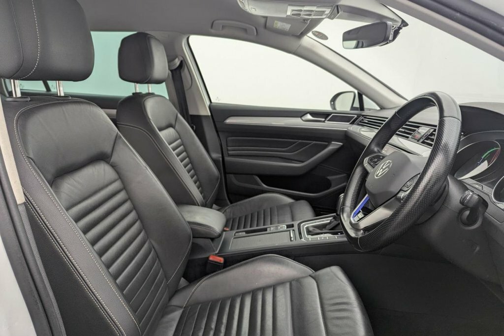 Volkswagen Passat 1.4L Gte White #3