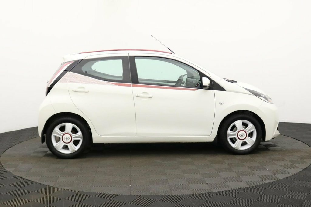 Toyota Aygo 1L X-claim White #2
