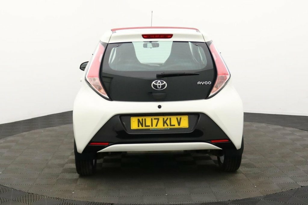 Toyota Aygo 1L X-claim White #5