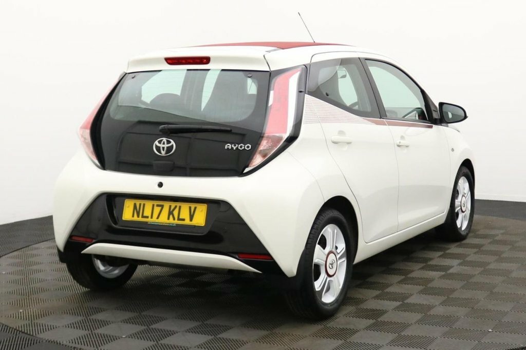 Toyota Aygo 1L X-claim White #4