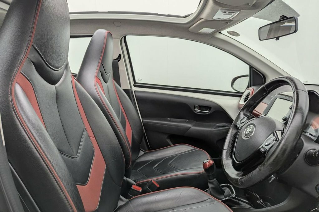 Toyota Aygo 1L X-claim White #3