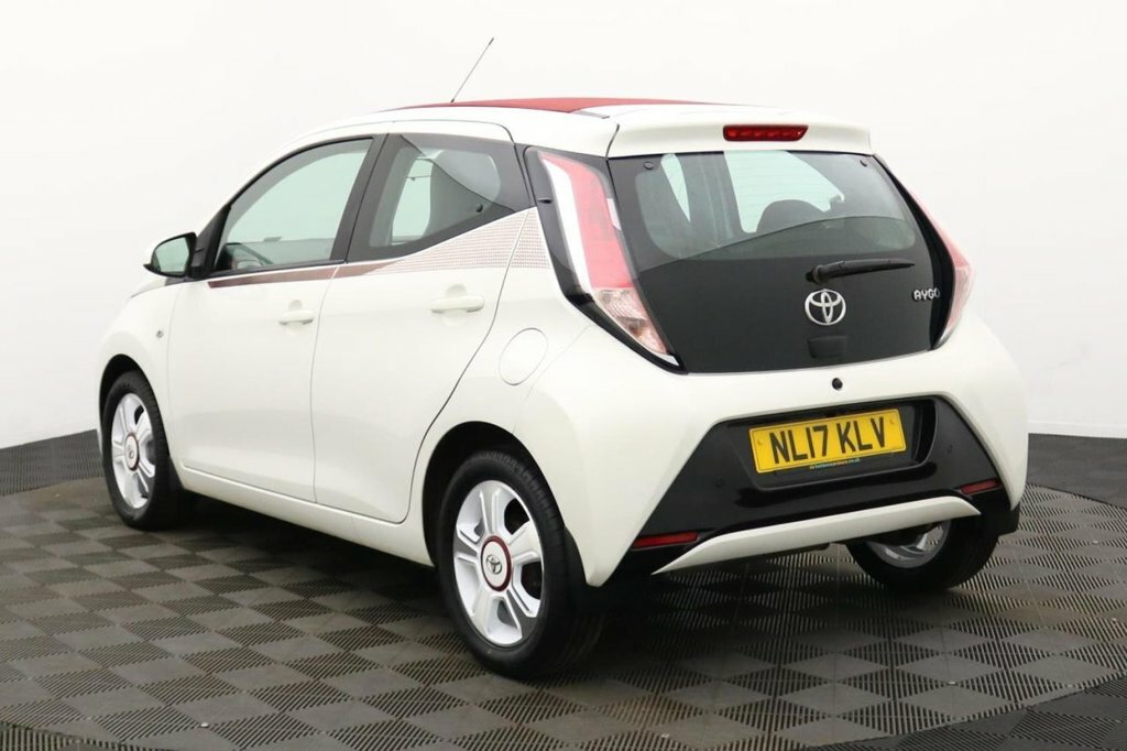Toyota Aygo 1L X-claim White #6