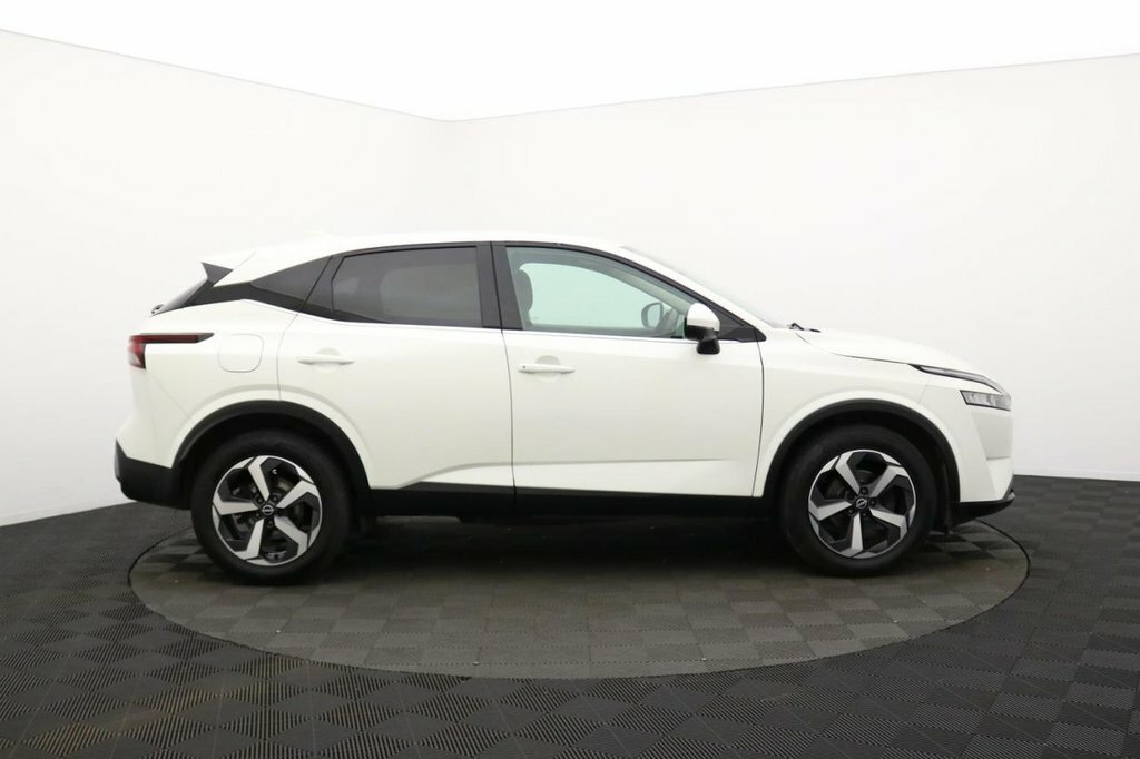 Nissan Qashqai 1.3L N-connecta White #2