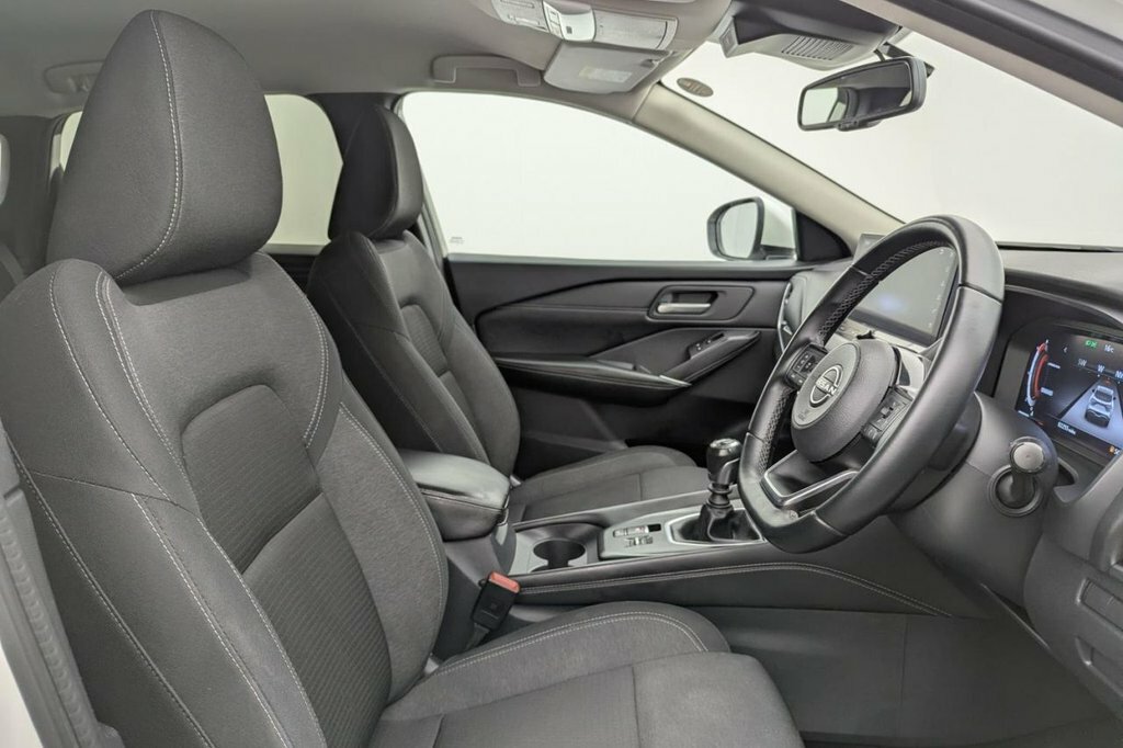 Nissan Qashqai 1.3L N-connecta White #3