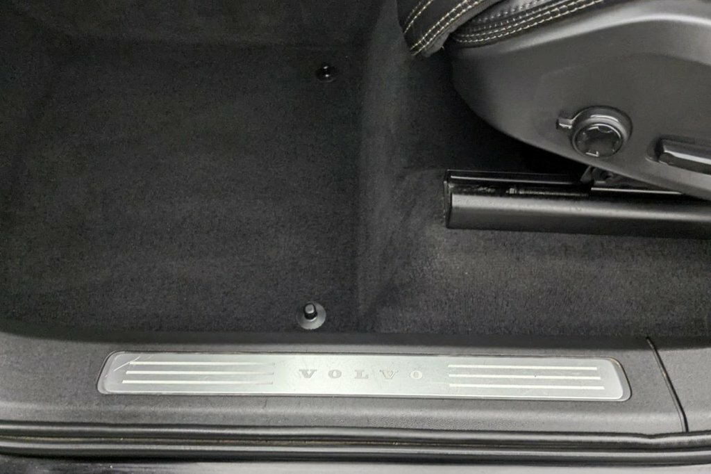 Volvo XC90 T8 Twin Engine Awd R-design White #31