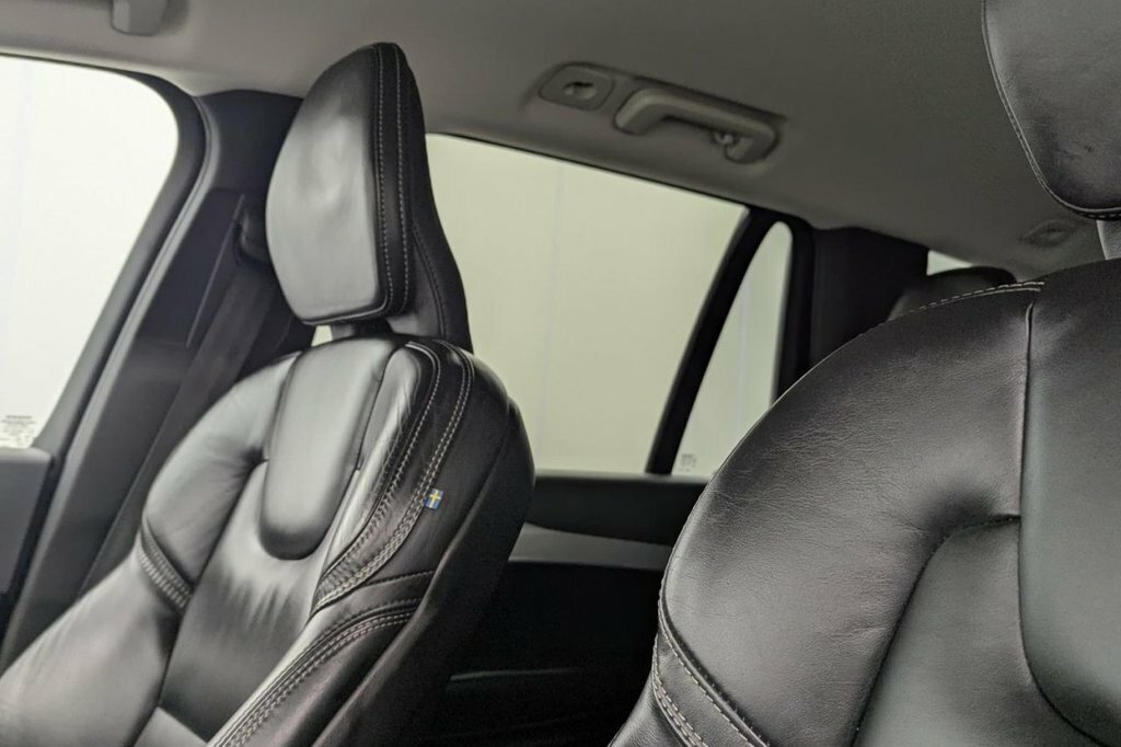 Volvo XC90 T8 Twin Engine Awd R-design White #29
