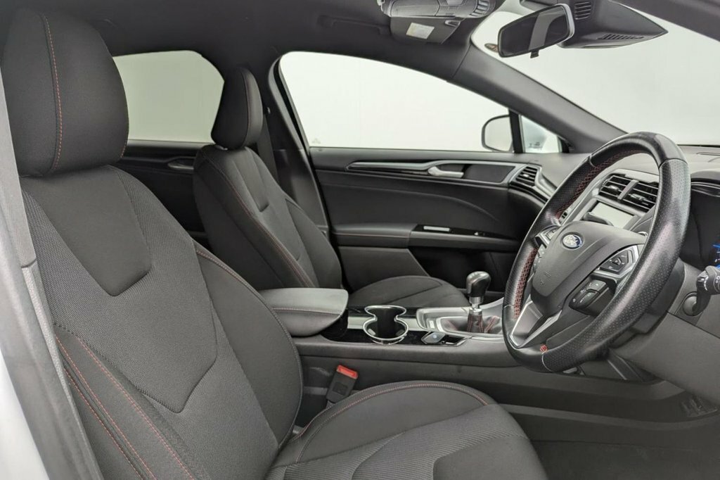 Ford Mondeo 2L St-line White #2