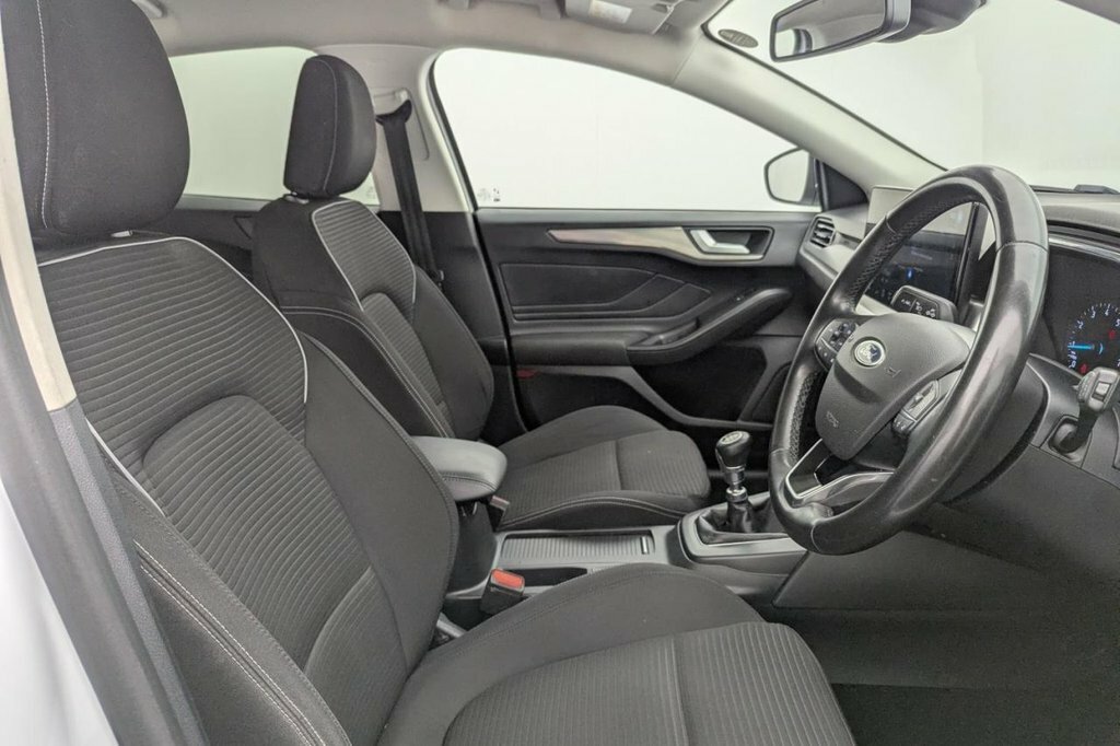Ford Focus 1L Titanium White #3