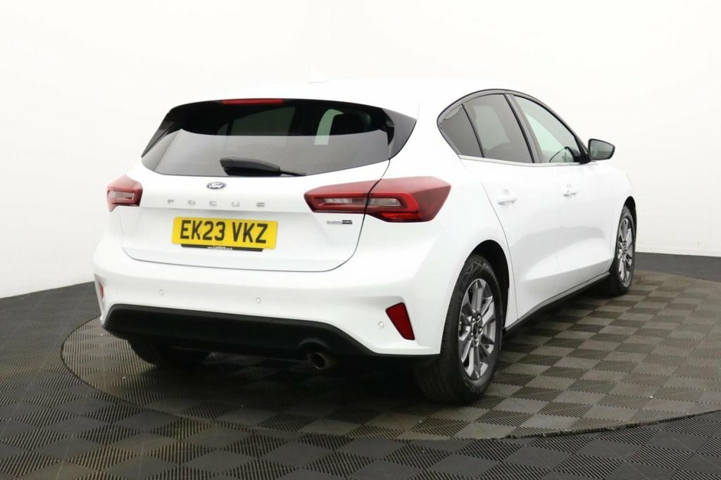 Ford Focus 1L Titanium White #4