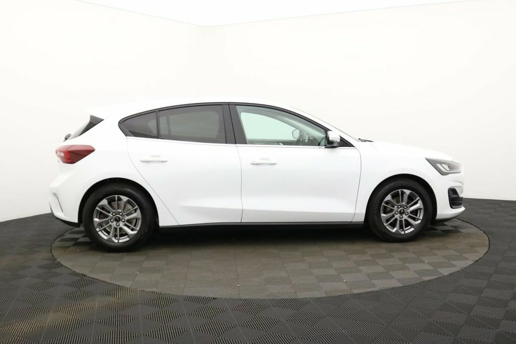 Ford Focus 1L Titanium White #2