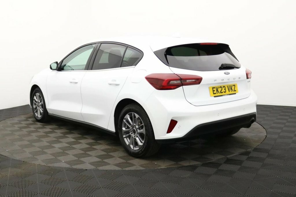 Ford Focus 1L Titanium White #6