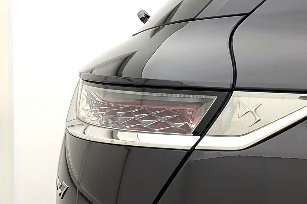 DS DS 7 Crossback Crossback 1.2 Puretech Prestige White #55
