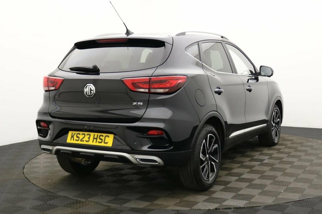 MG ZS 1.5L Exclusive Black #4