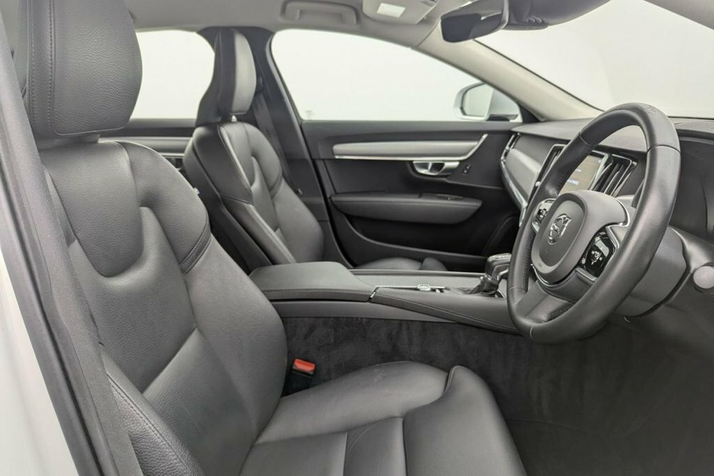 Volvo S90 2L Momentum Plus White #3