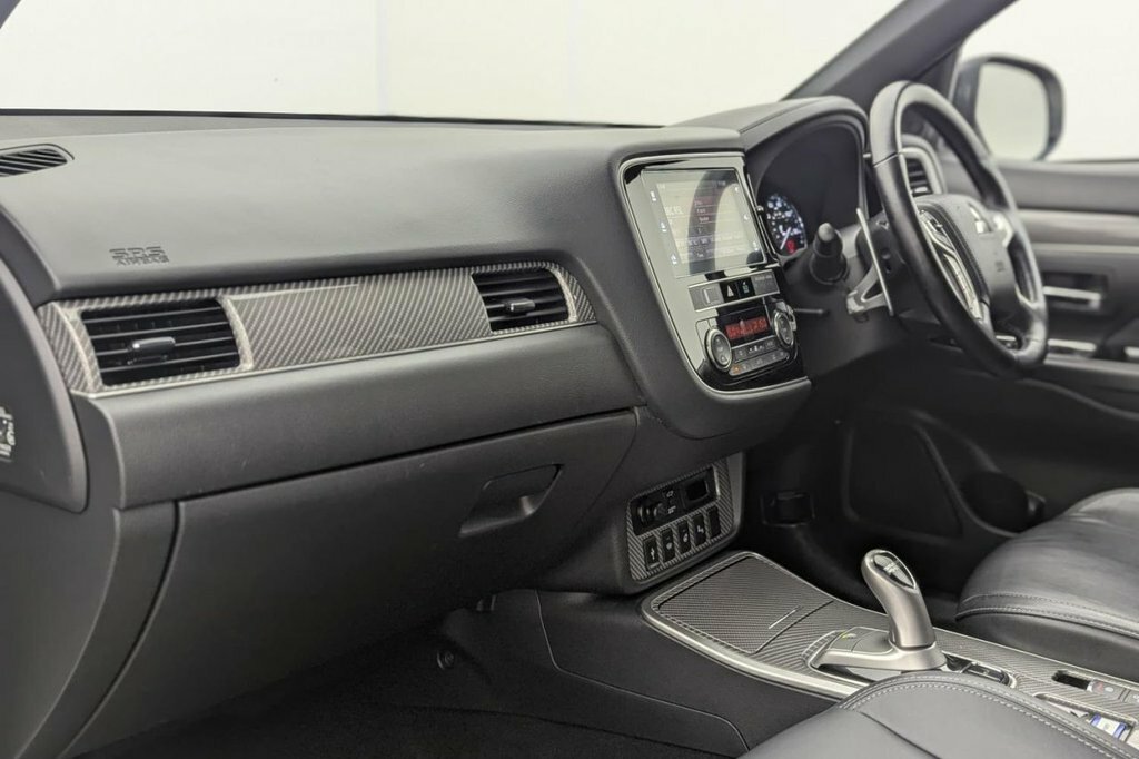 Mitsubishi Outlander 2.4 Phev Dynamic Estate White #20