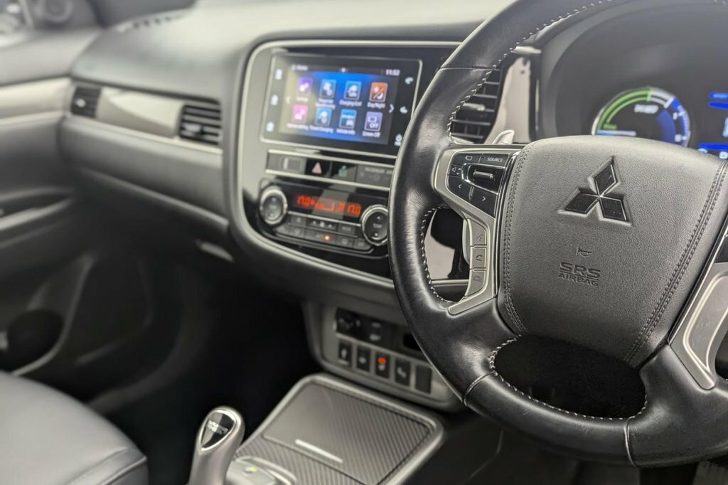 Mitsubishi Outlander 2.4 Phev Dynamic Estate White #36