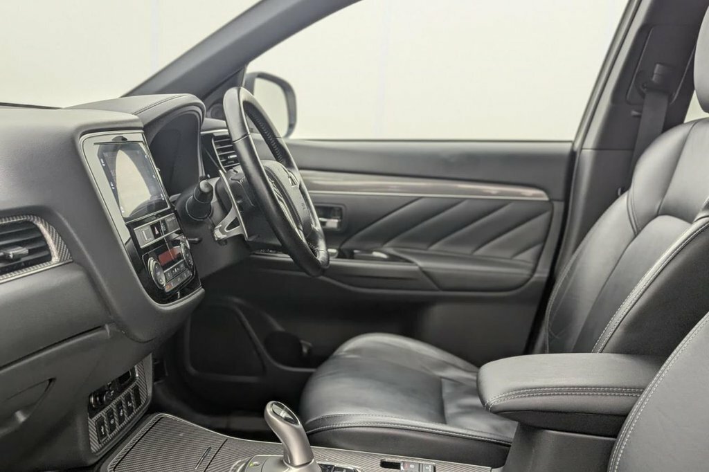 Mitsubishi Outlander 2.4 Phev Dynamic Estate White #21