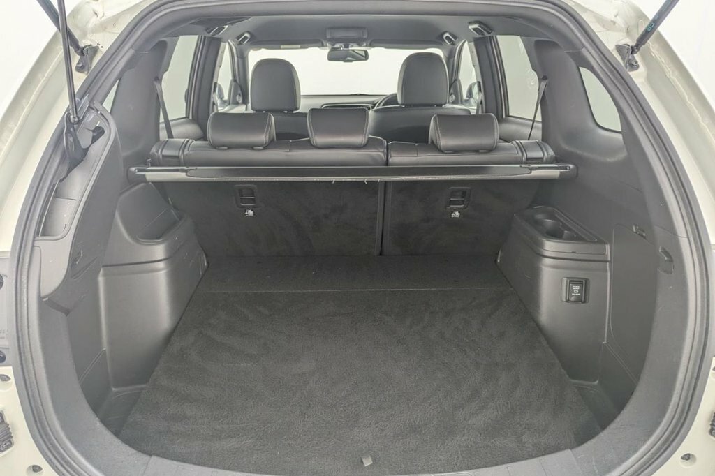 Mitsubishi Outlander 2.4 Phev Dynamic Estate White #17