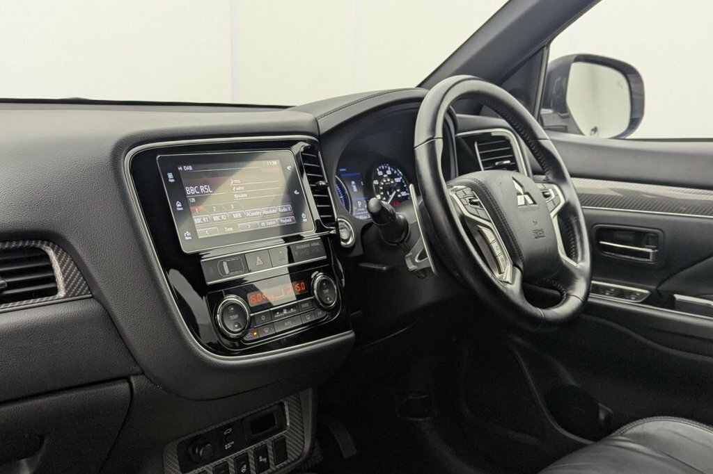 Mitsubishi Outlander 2.4 Phev Dynamic Estate White #22