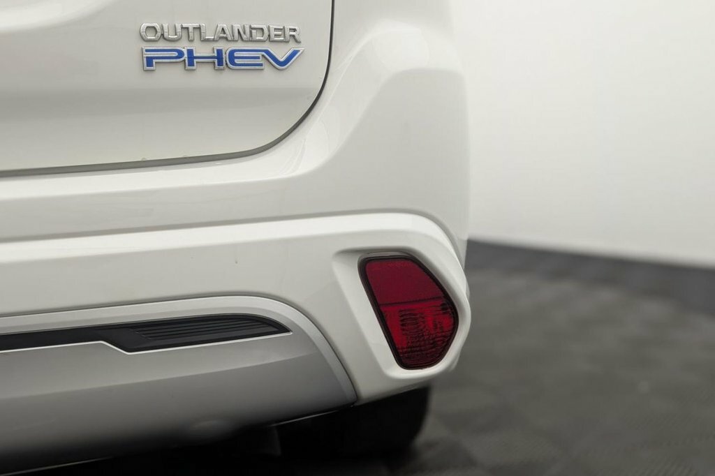 Mitsubishi Outlander 2.4 Phev Dynamic Estate White #49