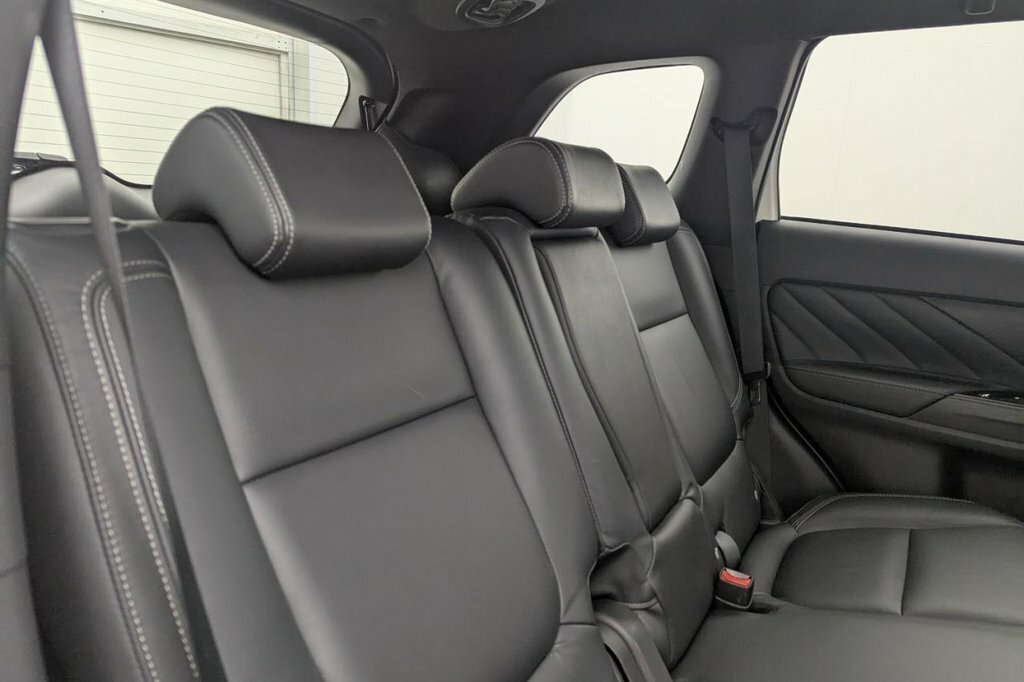 Mitsubishi Outlander 2.4 Phev Dynamic Estate White #16