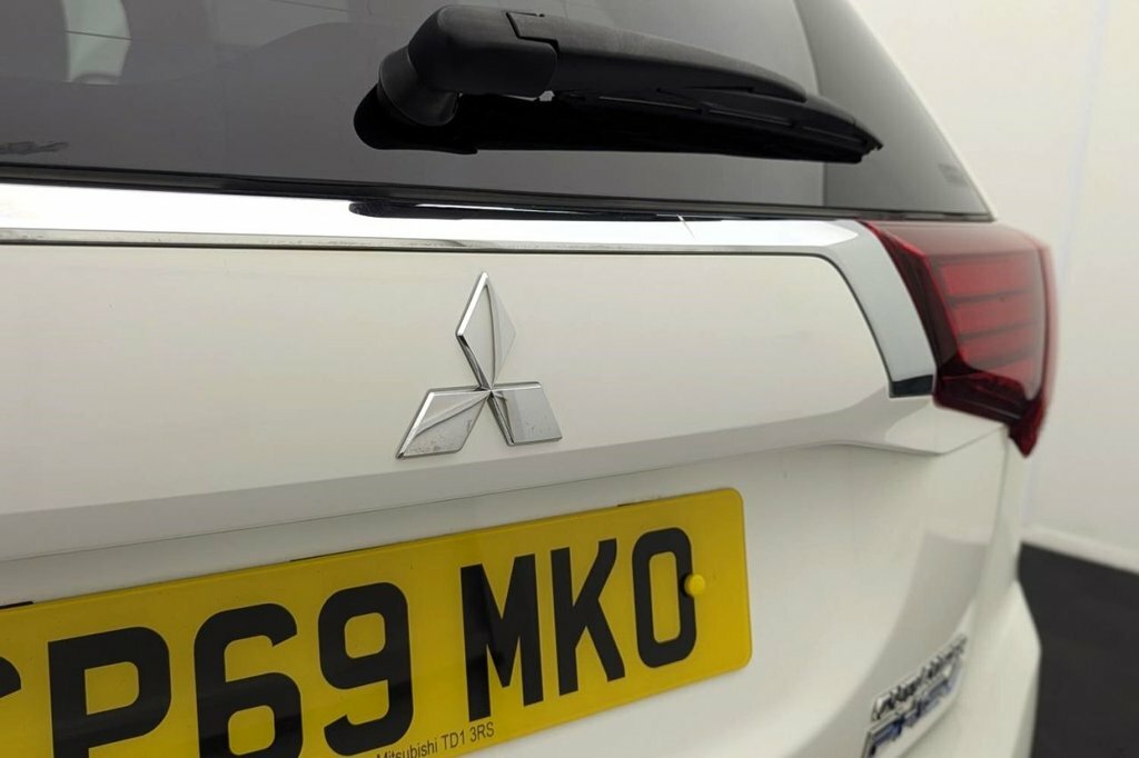 Mitsubishi Outlander 2.4 Phev Dynamic Estate White #47