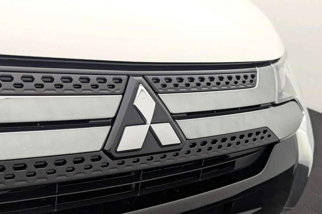 Mitsubishi Outlander 2.4 Phev Dynamic Estate White #42