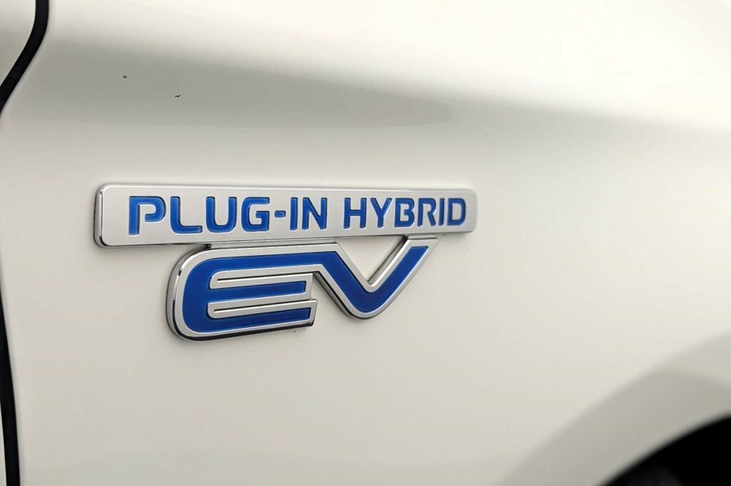 Mitsubishi Outlander 2.4 Phev Dynamic Estate White #40