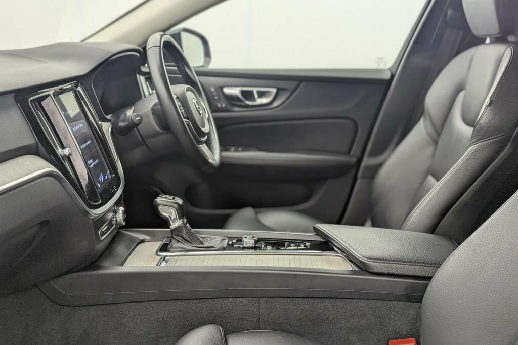 Volvo V60 D3 R-design Nav Ulez White #22