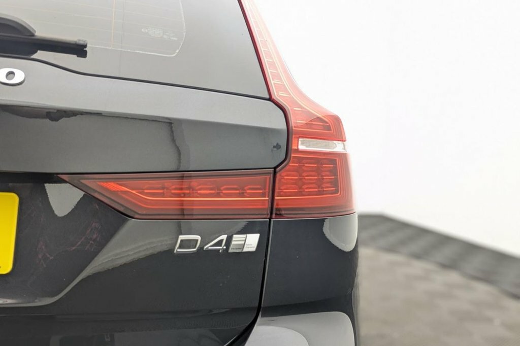 Volvo V60 D3 R-design Nav Ulez White #46