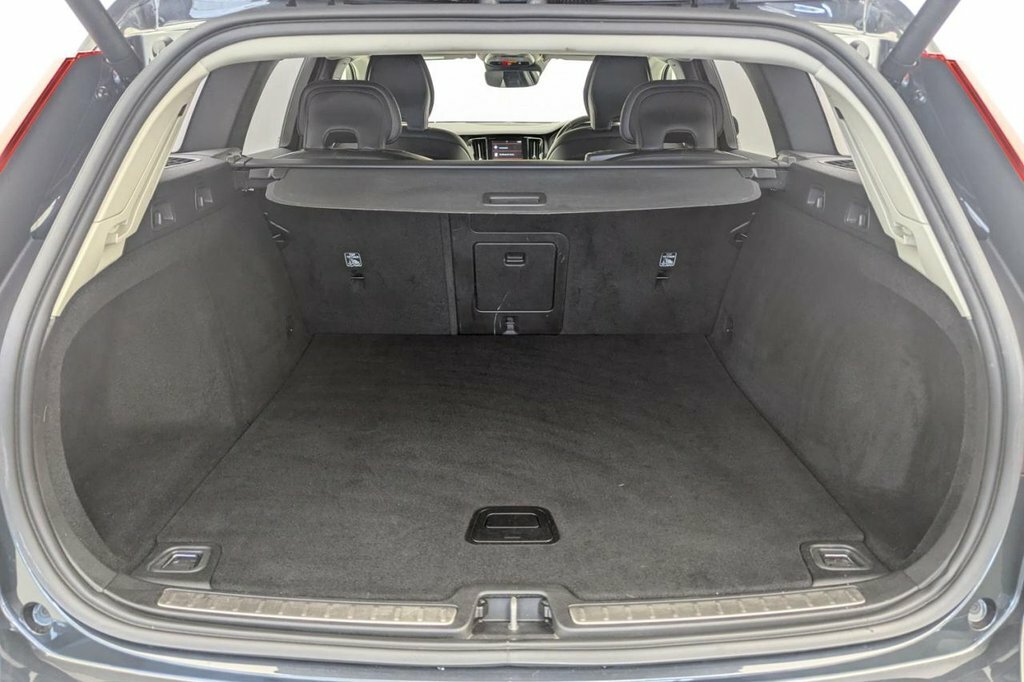 Volvo V60 D3 R-design Nav Ulez White #18